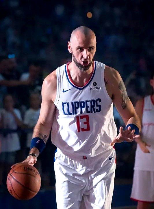 快船球员个个精神抖擞，轻松打败对手的简单介绍