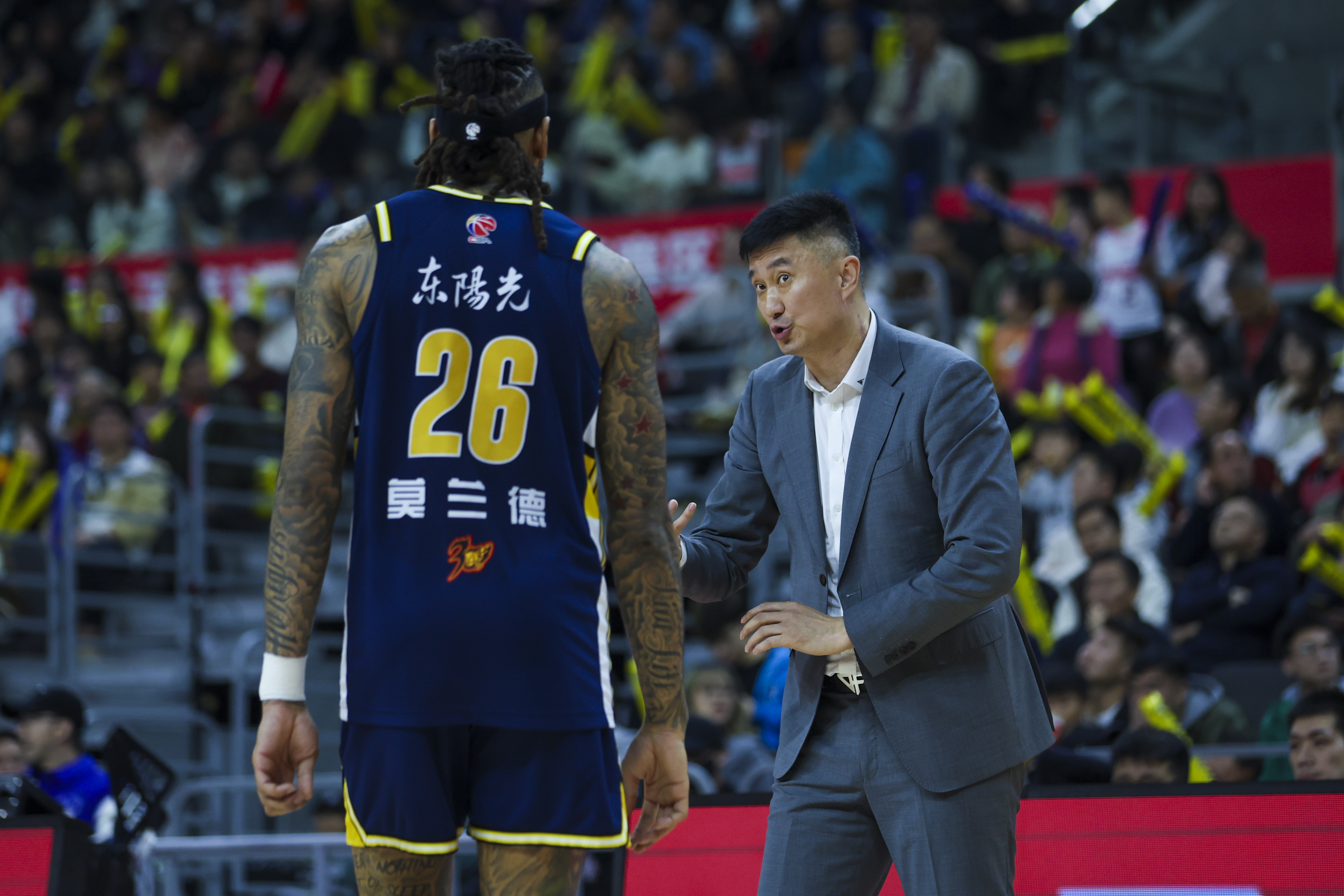 开云体育app-精彩对抗!两队球员展现出顽强拼搏精神