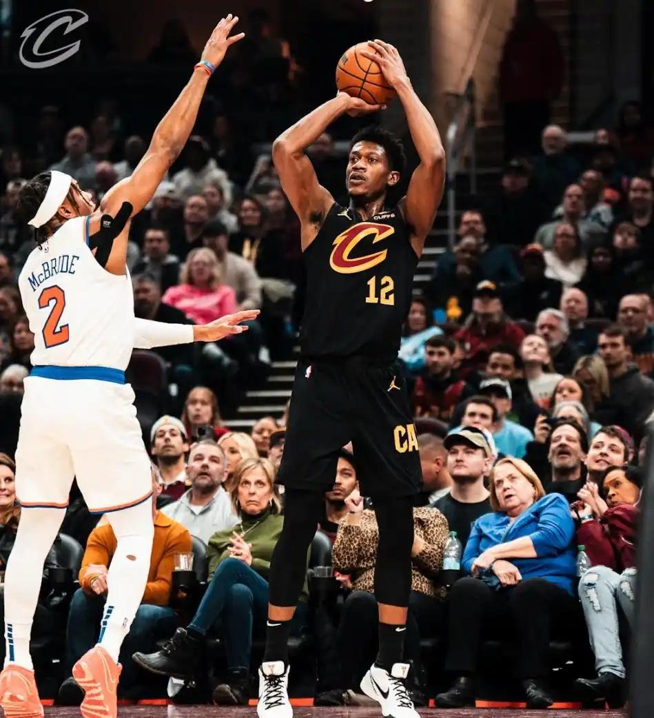 包含尼克斯大破骑士,取得胜利避免连败的词条 包含尼克斯大破骑士,取得胜利避免连败的词条