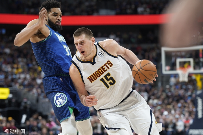 包含沃尔夫斯堡客场力克对手，赢得关键三分的词条