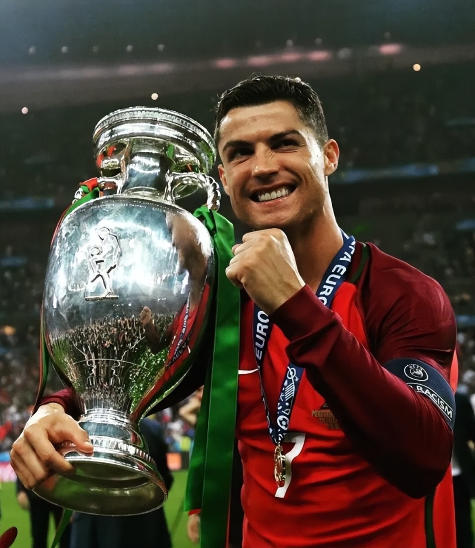 欧洲杯官方发布赛后数据，表现引争议