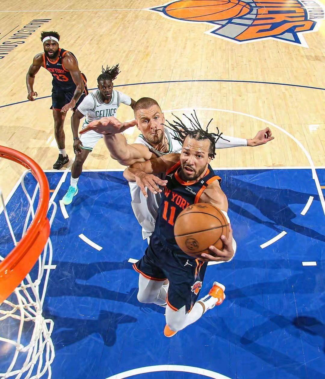 开云官网-凯尔特人鏖战灰熊，布伦森刷新纪录