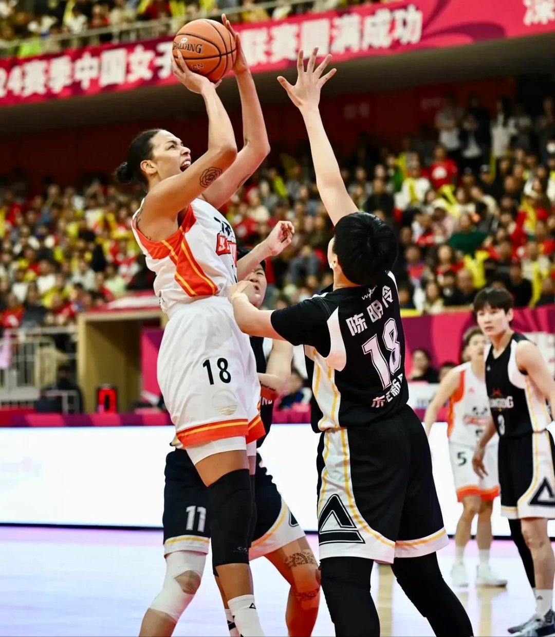 开云-广东队完胜四川队,布克关键制胜