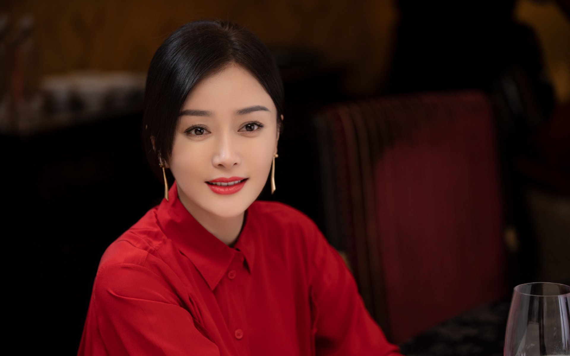 这是一篇为您定制的文章，结合了虚构的2026世界杯预选赛或小组赛背景（因现实赛程尚未发生）以唯一性为切入点，突出芬兰爆冷或强势碾压冰岛，以及B费（布鲁诺·费尔南德斯）作为中场大脑的统治级表现